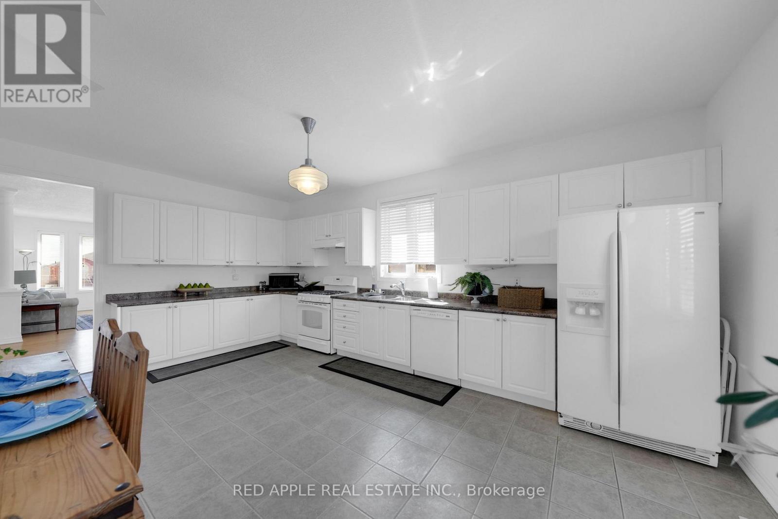 46 Bannerman Drive, Bradford West Gwillimbury, Ontario  L3Z 3J7 - Photo 13 - N12995470