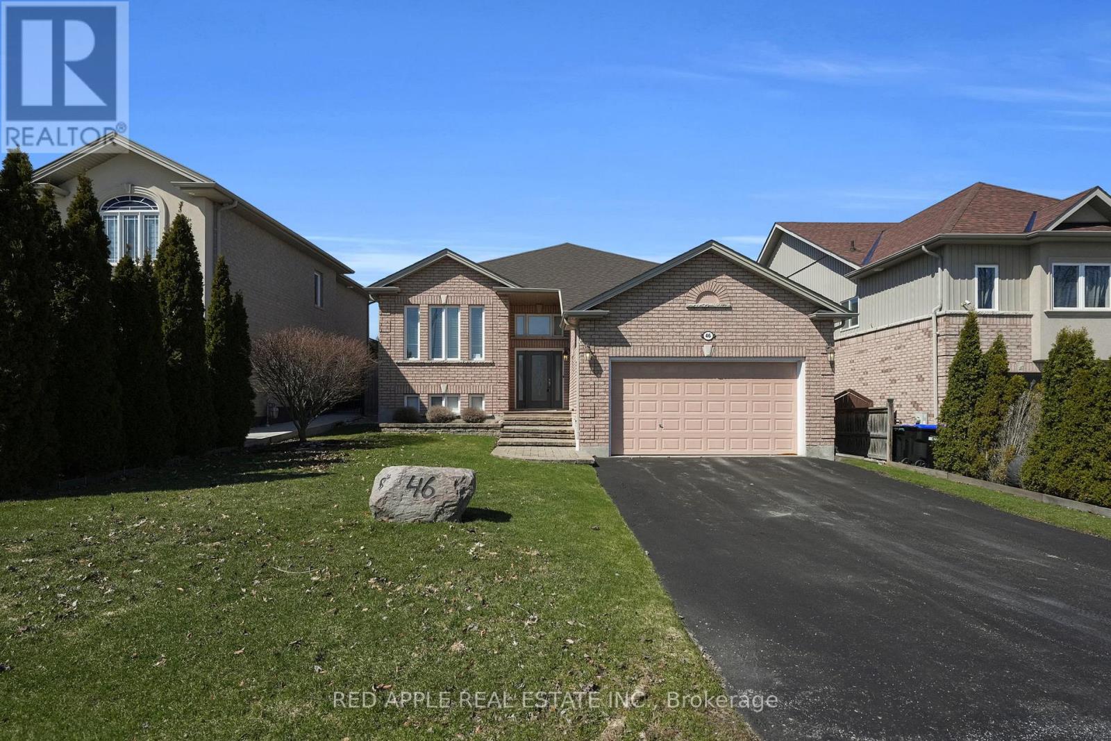 46 Bannerman Drive, Bradford West Gwillimbury, Ontario  L3Z 3J7 - Photo 2 - N12995470
