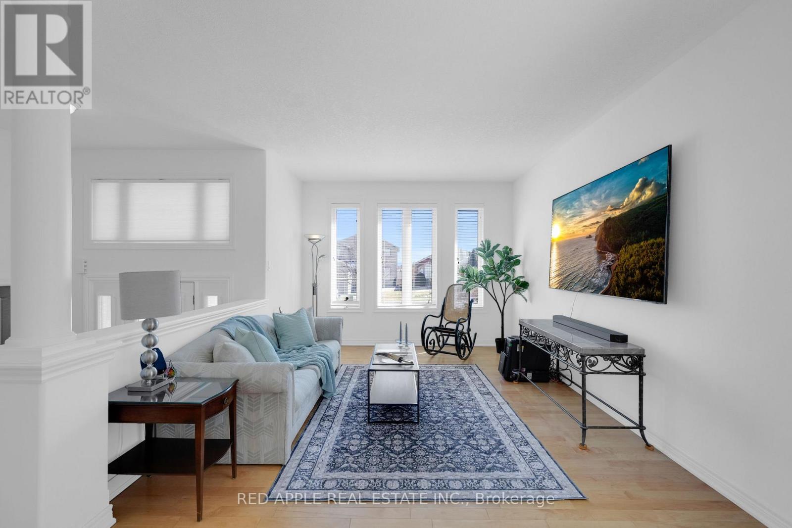 46 Bannerman Drive, Bradford West Gwillimbury, Ontario  L3Z 3J7 - Photo 6 - N12995470