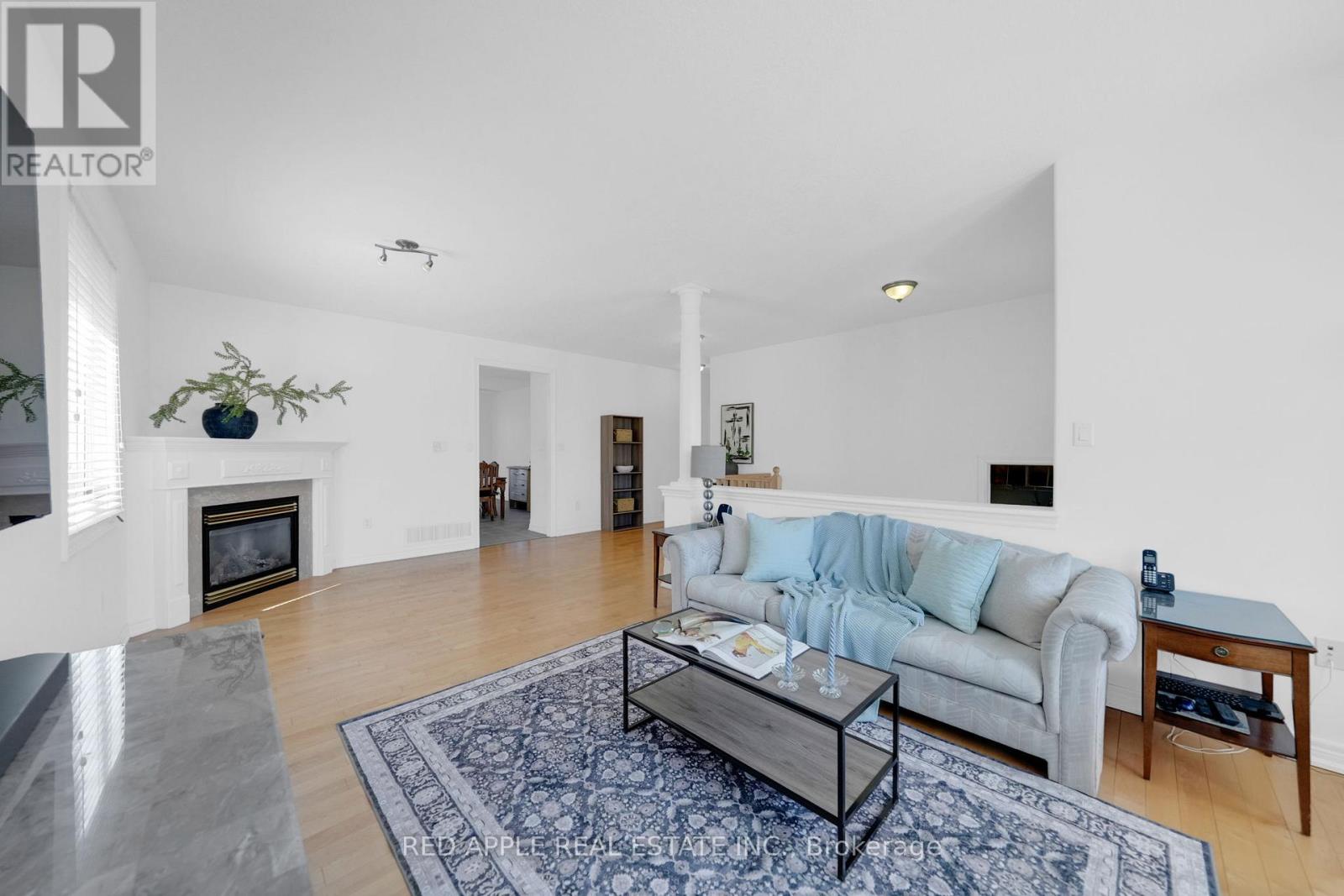 46 Bannerman Drive, Bradford West Gwillimbury, Ontario  L3Z 3J7 - Photo 7 - N12995470