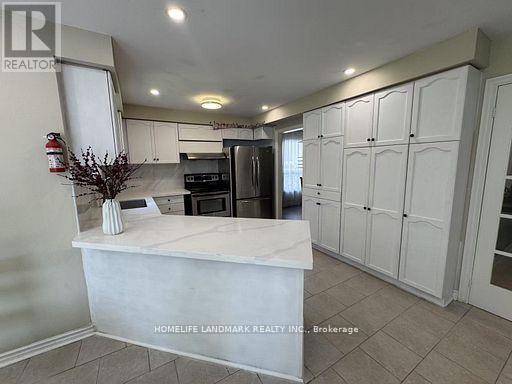 492 Traviss Drive, Newmarket, Ontario  L3Y 7K5 - Photo 10 - N12995490