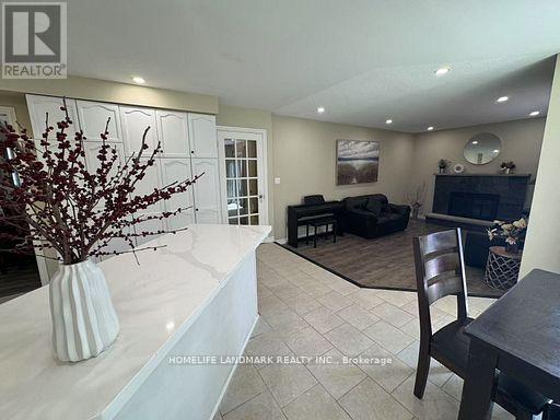 492 Traviss Drive, Newmarket, Ontario  L3Y 7K5 - Photo 8 - N12995490