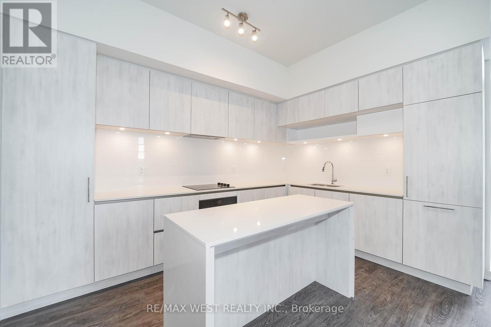 1103 - 12 David Eyer Road, Richmond Hill, Ontario  L4S 0N3 - Photo 4 - N12995600