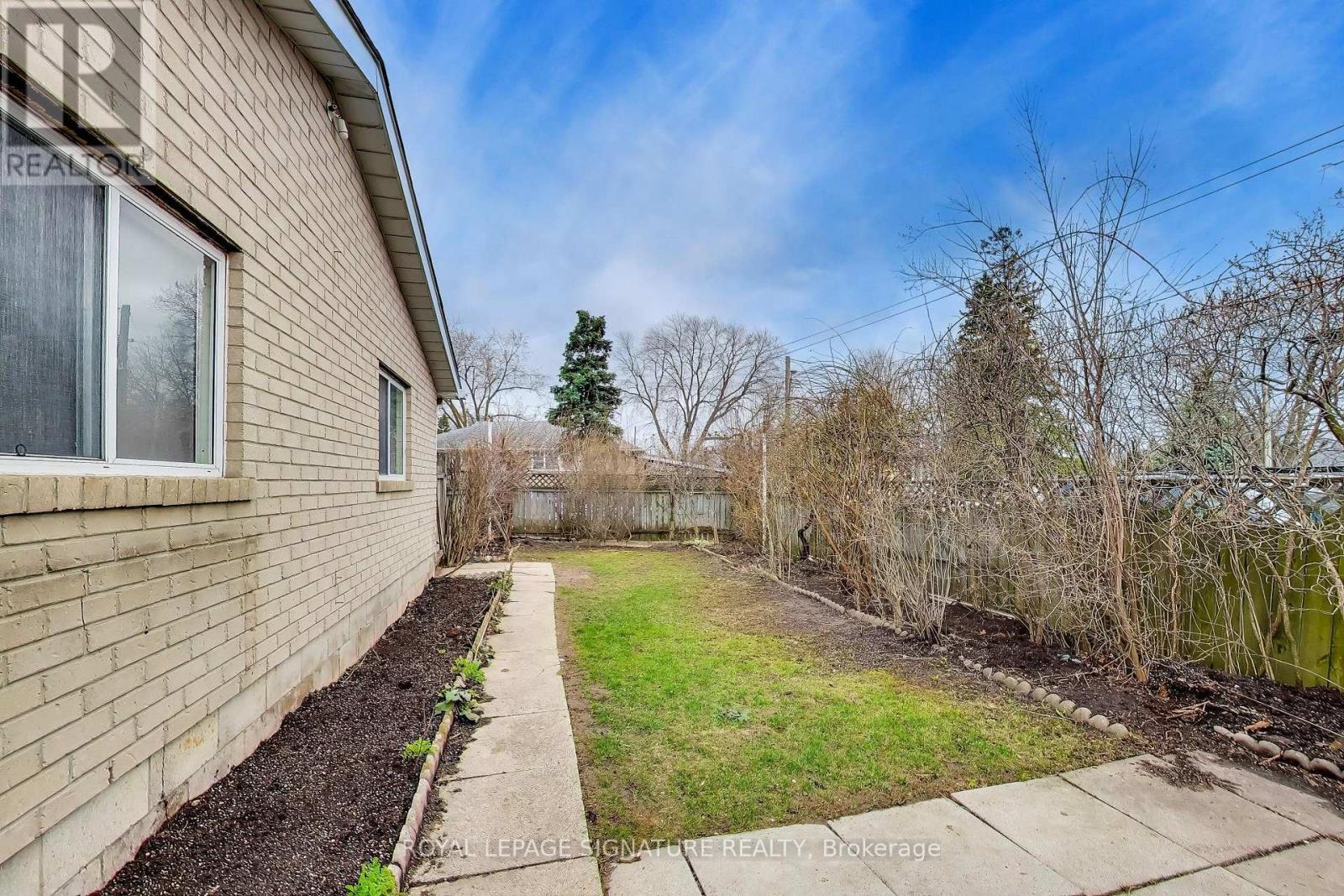 1 Charlemont Crescent, Toronto, Ontario M1T 1M3 - Photo 35 - E12991798