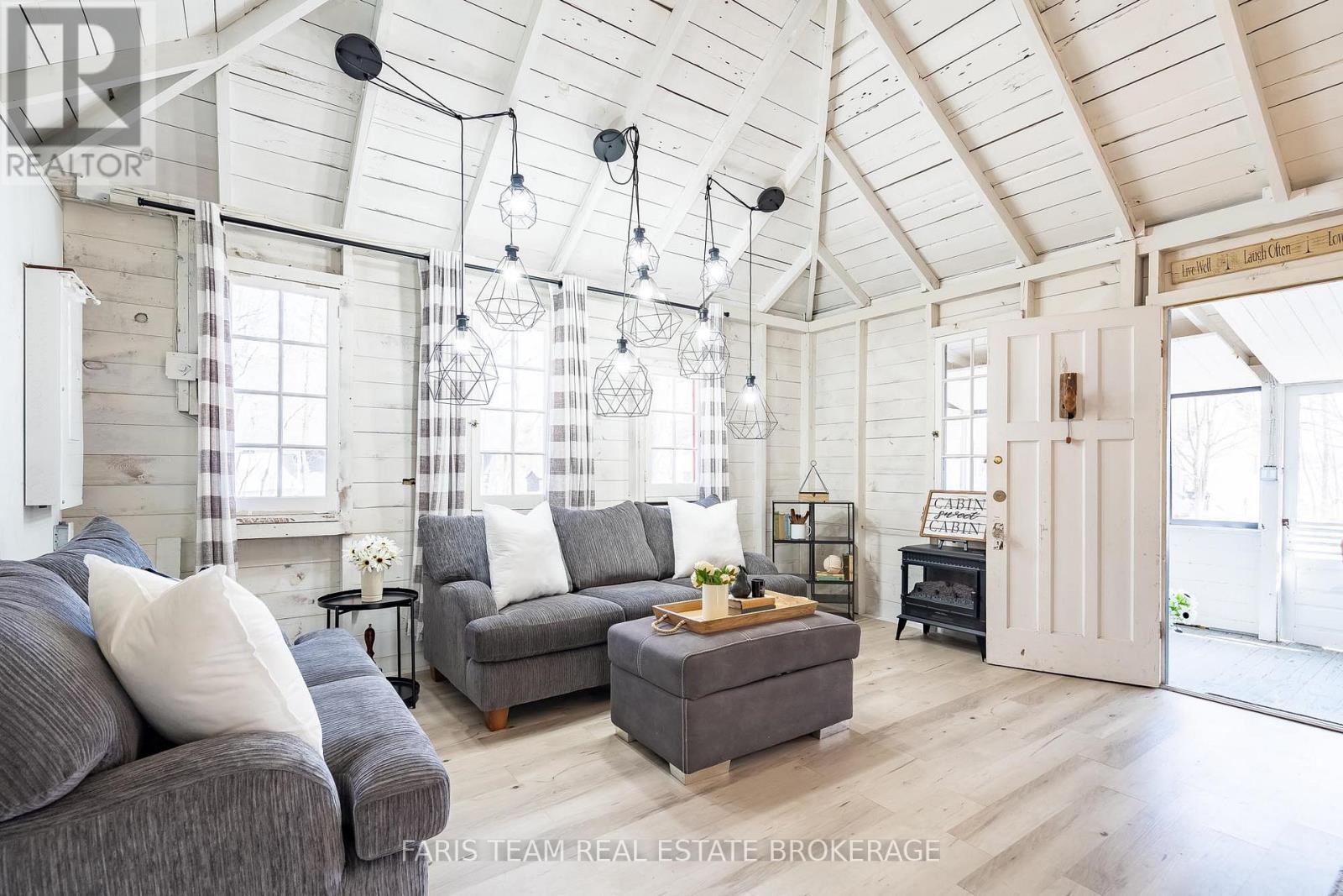 365 Robins Point Road, Tay, Ontario  L0K 2A0 - Photo 11 - S12995572