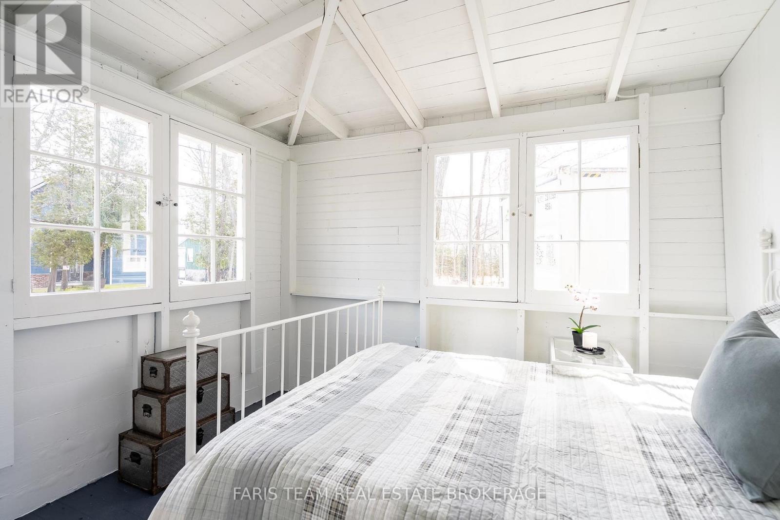 365 Robins Point Road, Tay, Ontario  L0K 2A0 - Photo 15 - S12995572