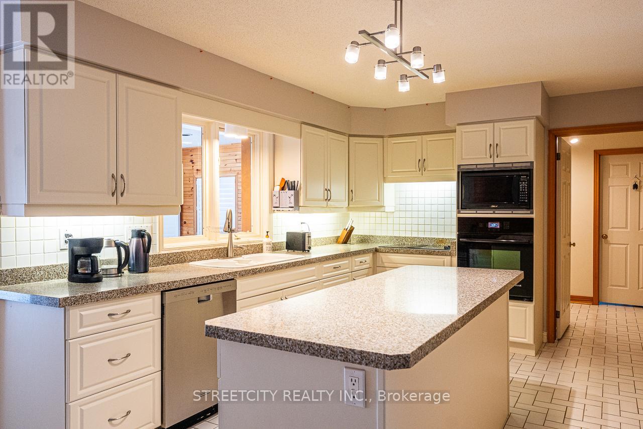 397 Grangeover Court, London North, Ontario  N6G 4K8 - Photo 18 - X12945158