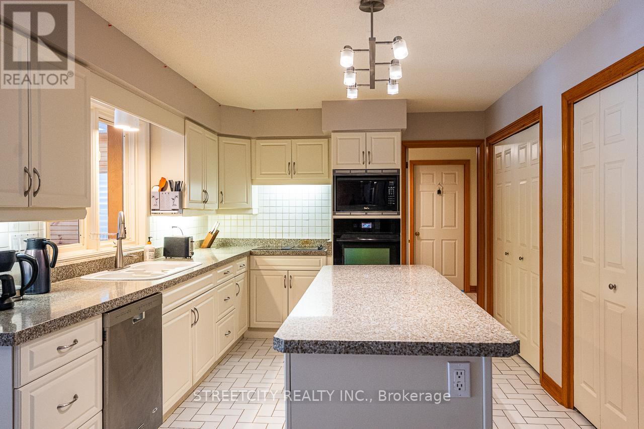 397 Grangeover Court, London North, Ontario  N6G 4K8 - Photo 17 - X12945158