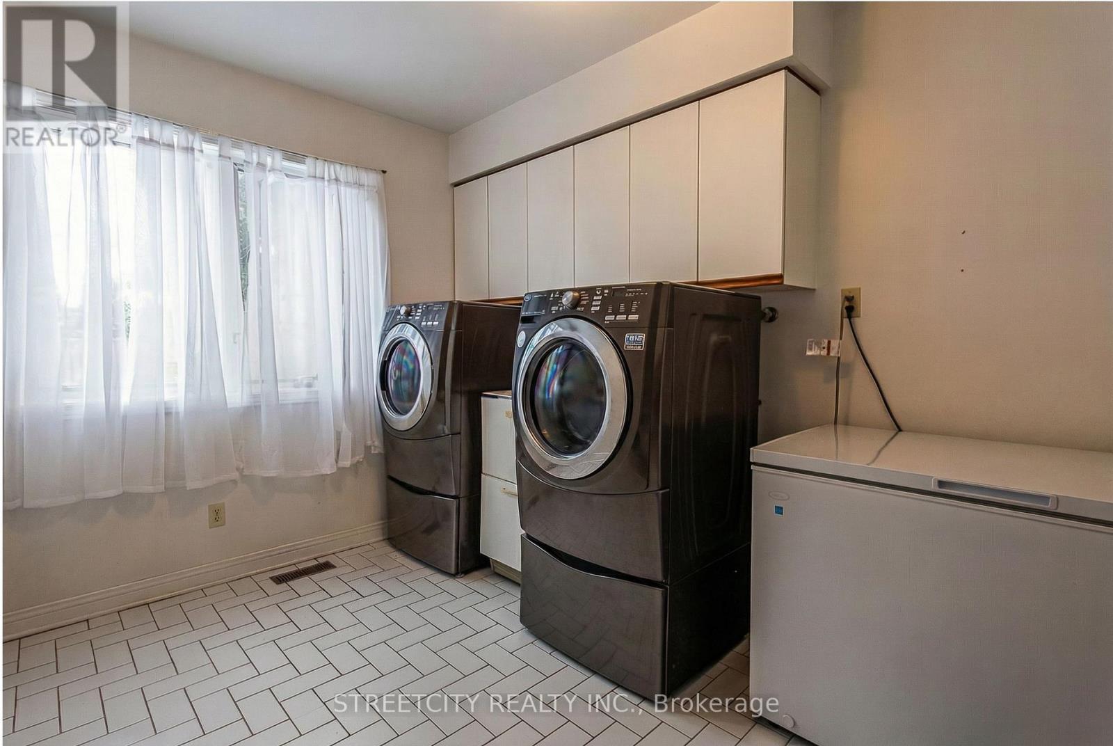 397 Grangeover Court, London North, Ontario  N6G 4K8 - Photo 24 - X12945158