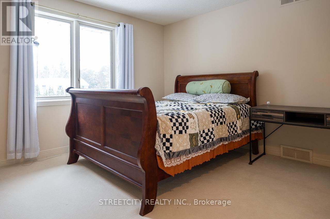 397 Grangeover Court, London North, Ontario  N6G 4K8 - Photo 32 - X12945158