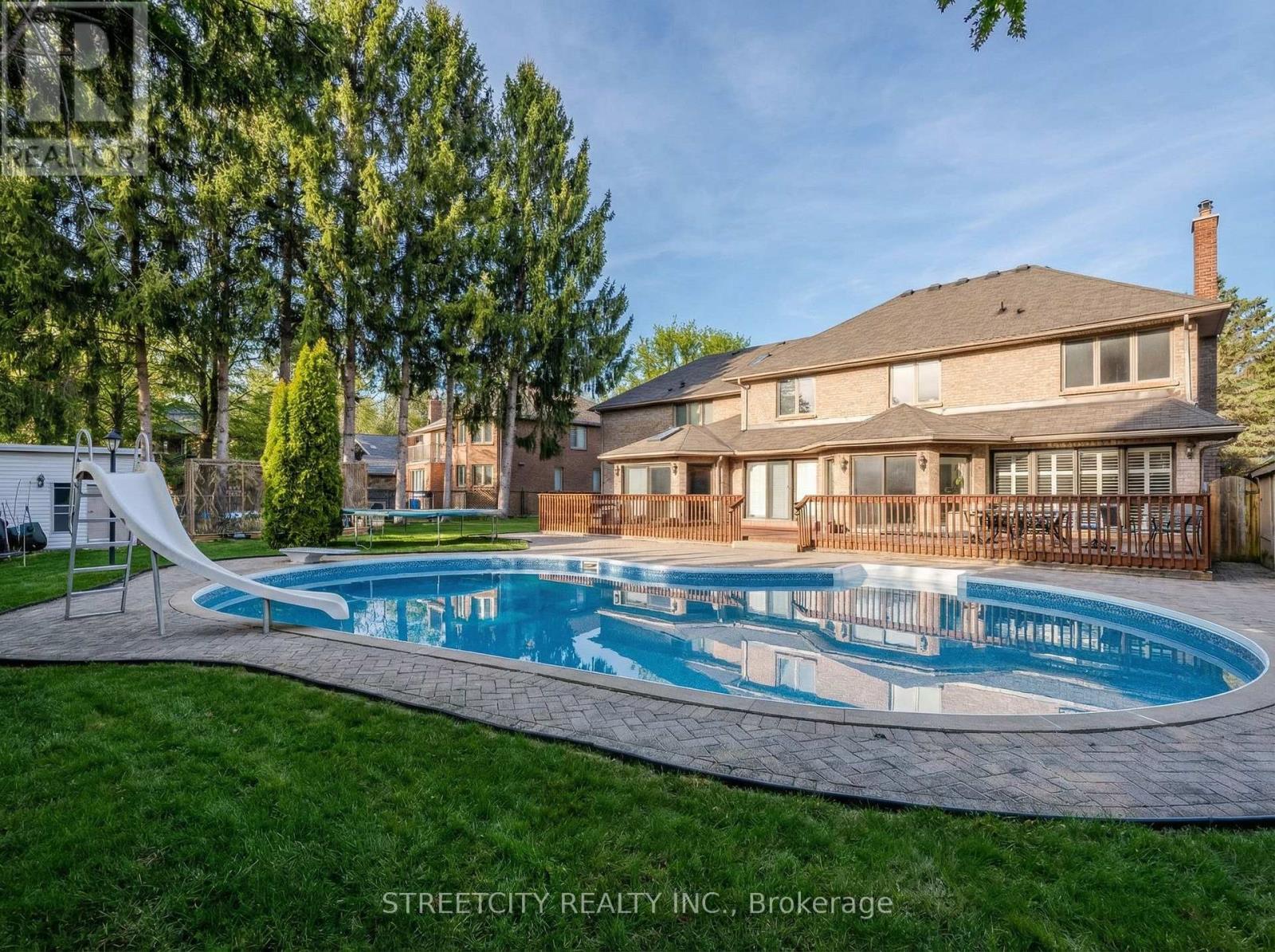 397 Grangeover Court, London North, Ontario  N6G 4K8 - Photo 3 - X12945158