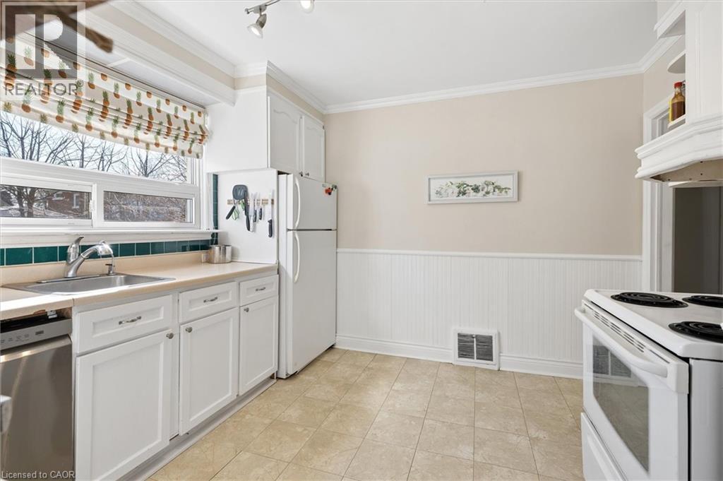 12 St Vincent Street, Kitchener, Ontario  N2H 4R2 - Photo 7 - 40820384