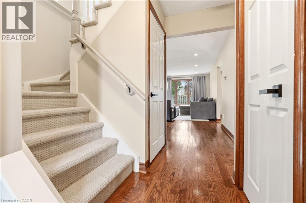 1 Tomahawk Drive, Grimsby, Ontario  L3M 5G4 - Photo 4 - 40820201