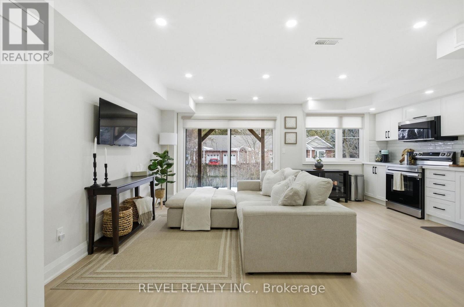 69 Pine Gate Place, Whitby, Ontario  L1R 0S2 - Photo 3 - E12995826