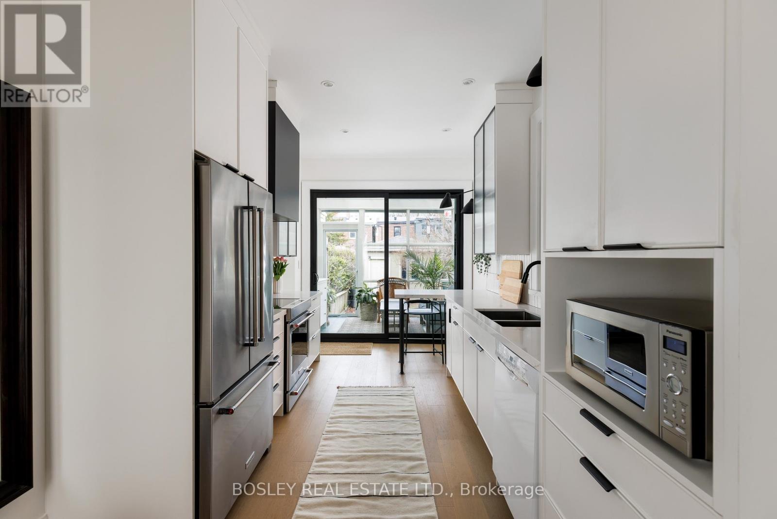 140 Garden Avenue, Toronto (Roncesvalles), Ontario  M6R 1H7 - Photo 10 - W12995496