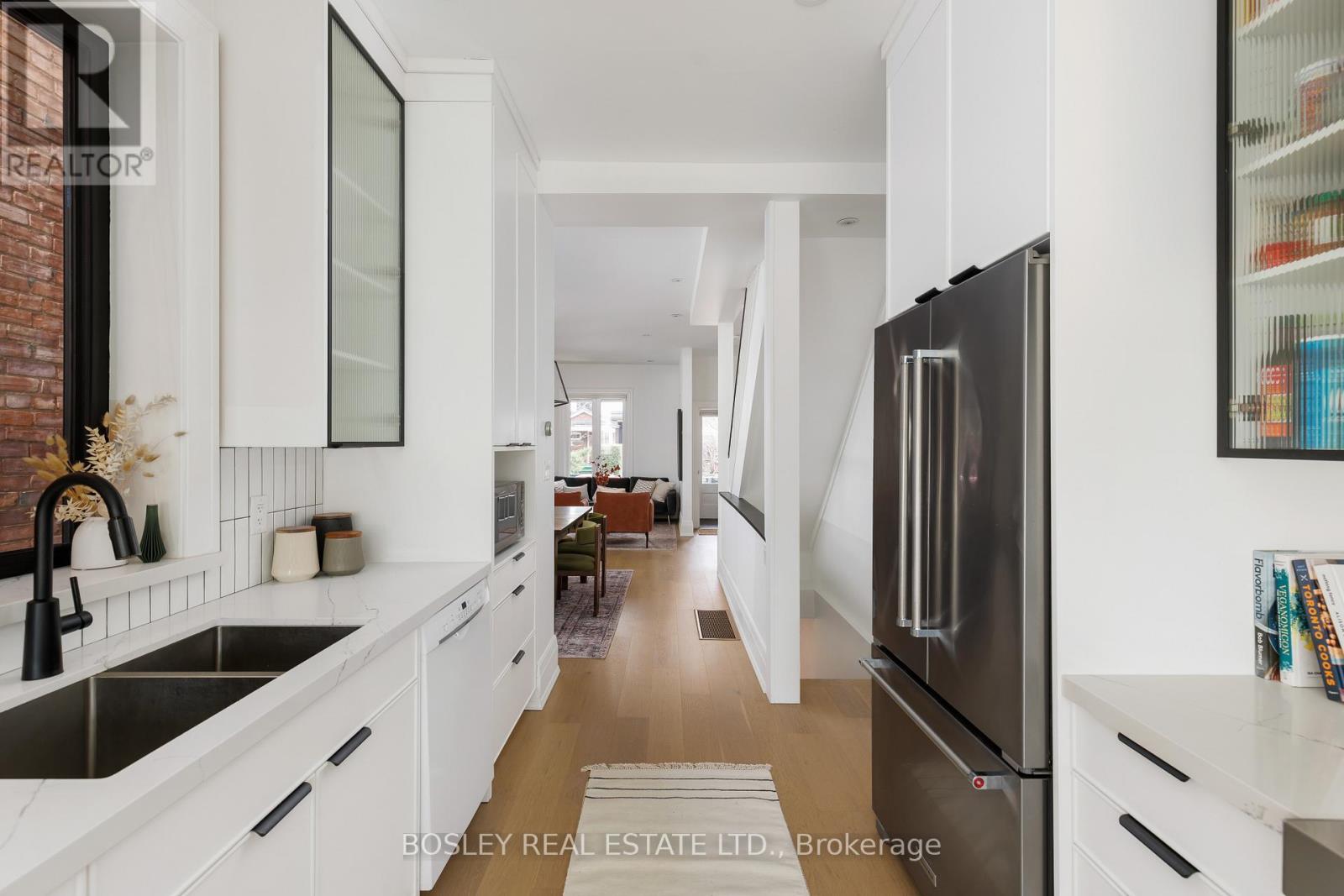 140 Garden Avenue, Toronto (Roncesvalles), Ontario  M6R 1H7 - Photo 18 - W12995496