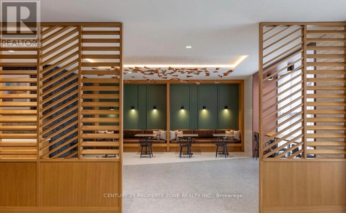 712 - 2495 Eglinton Avenue W, Mississauga, Ontario  L5M 2T2 - Photo 4 - W12995510