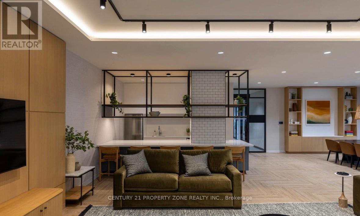 712 - 2495 Eglinton Avenue W, Mississauga, Ontario  L5M 2T2 - Photo 5 - W12995510