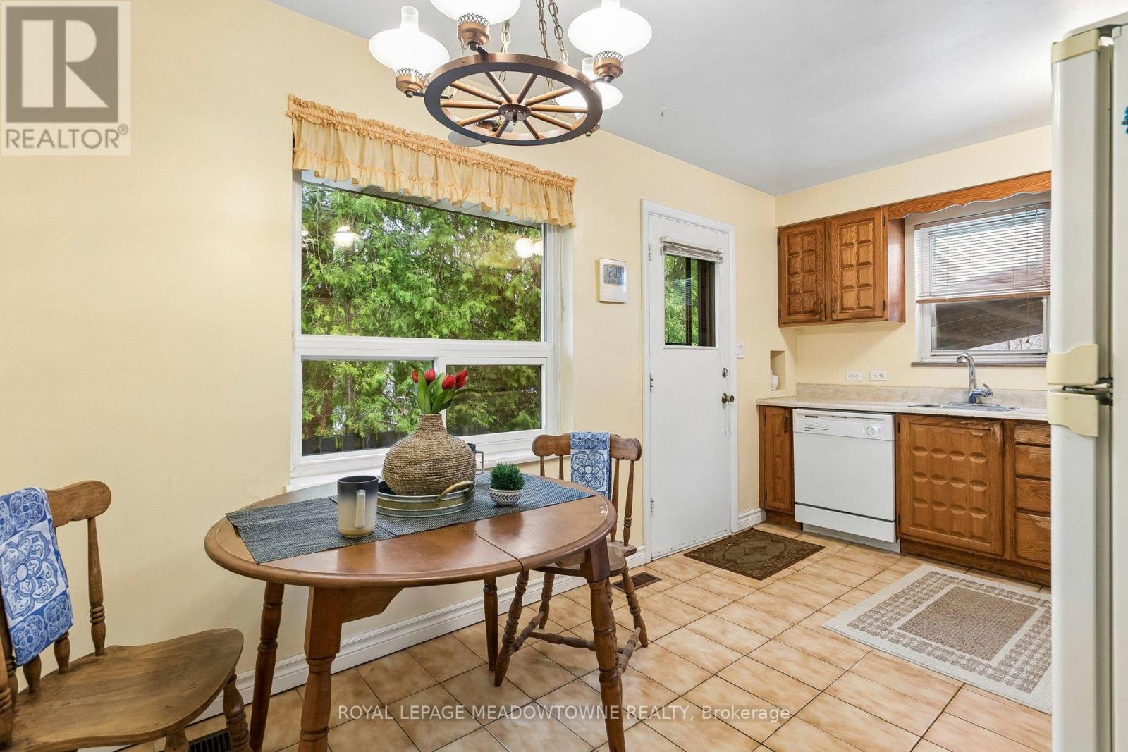 20 Plainsman Road, Mississauga, Ontario  L5N 1C6 - Photo 19 - W12995610