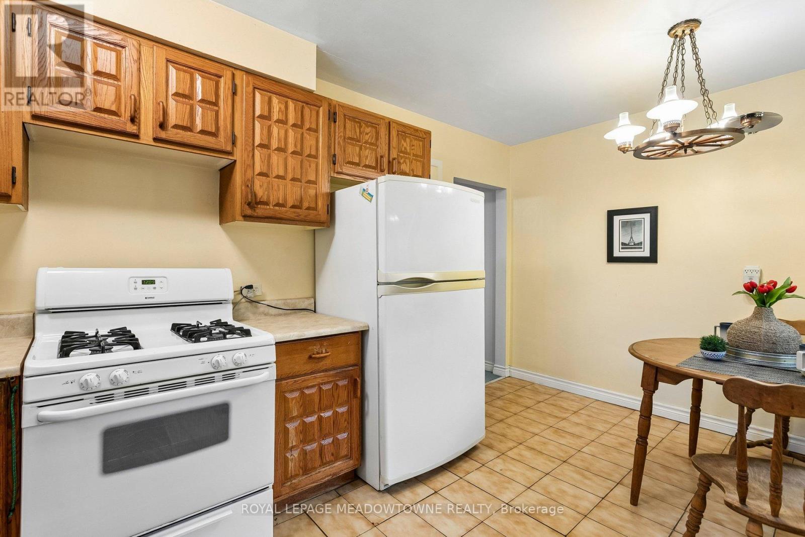 20 Plainsman Road, Mississauga, Ontario  L5N 1C6 - Photo 22 - W12995610