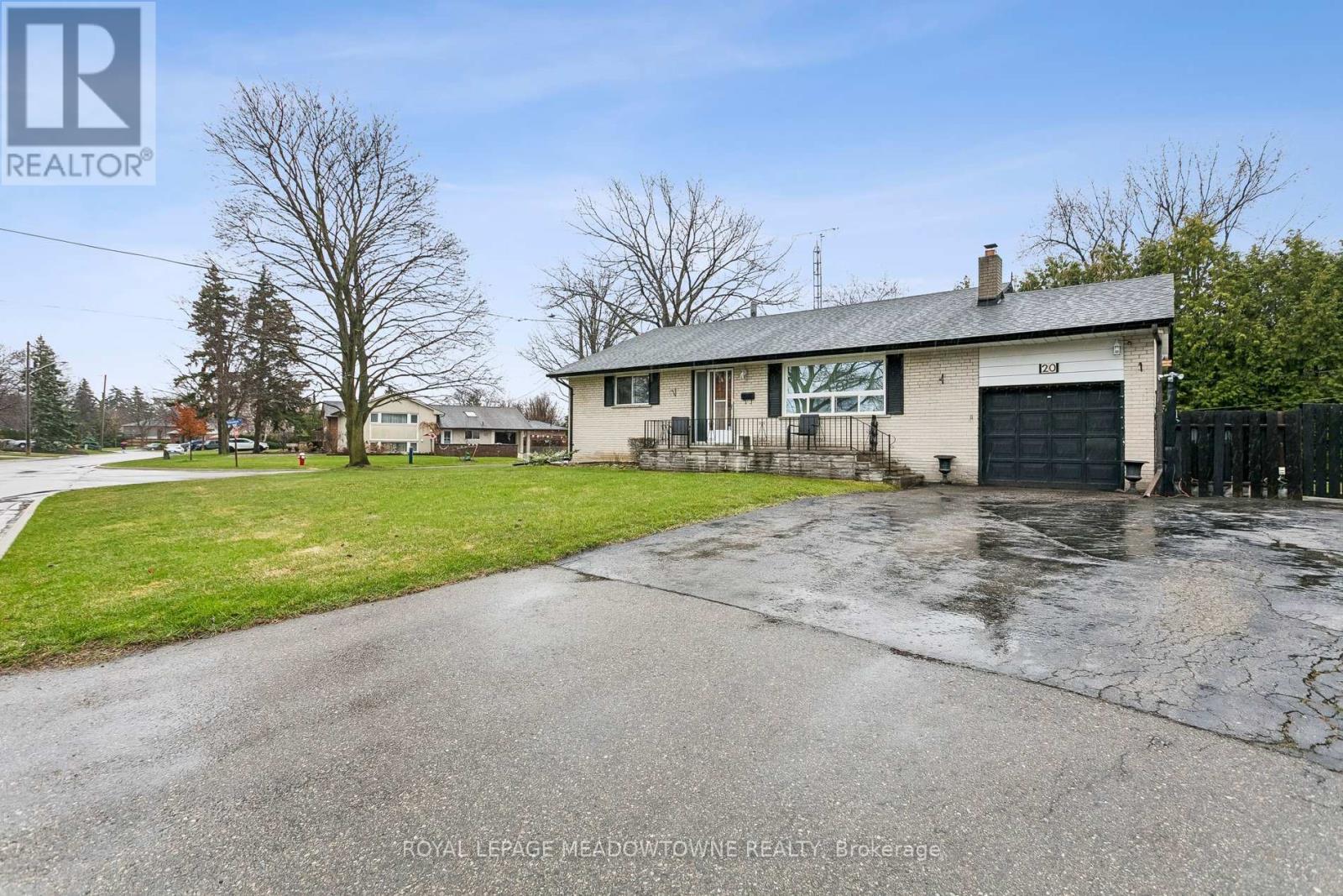 20 Plainsman Road, Mississauga, Ontario  L5N 1C6 - Photo 6 - W12995610