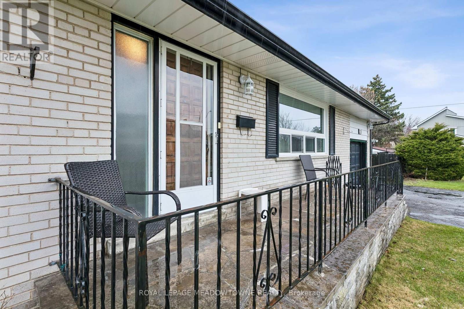 20 Plainsman Road, Mississauga, Ontario  L5N 1C6 - Photo 9 - W12995610