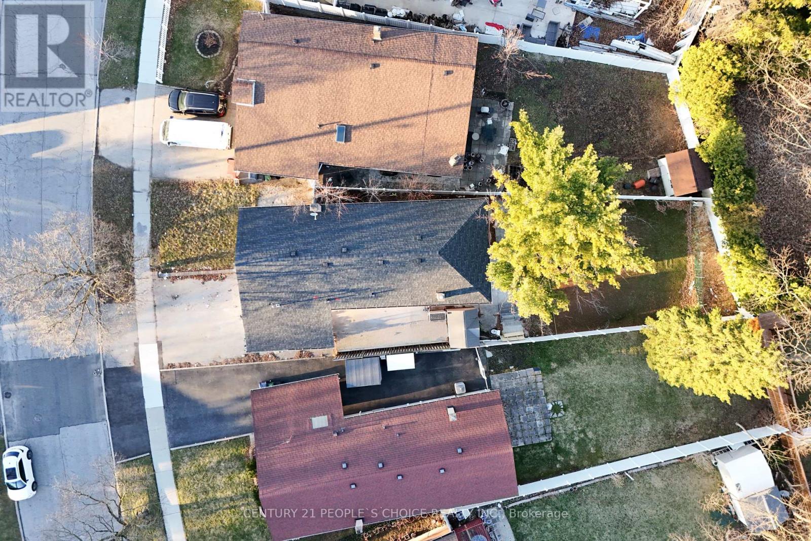 111 Verobeach Boulevard, Toronto, Ontario  M9M 1P8 - Photo 10 - W12995618