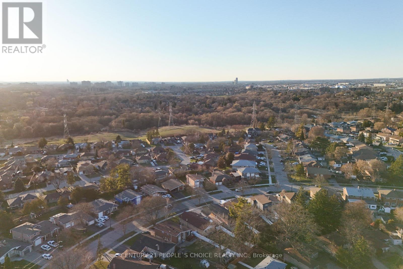 111 Verobeach Boulevard, Toronto, Ontario  M9M 1P8 - Photo 11 - W12995618