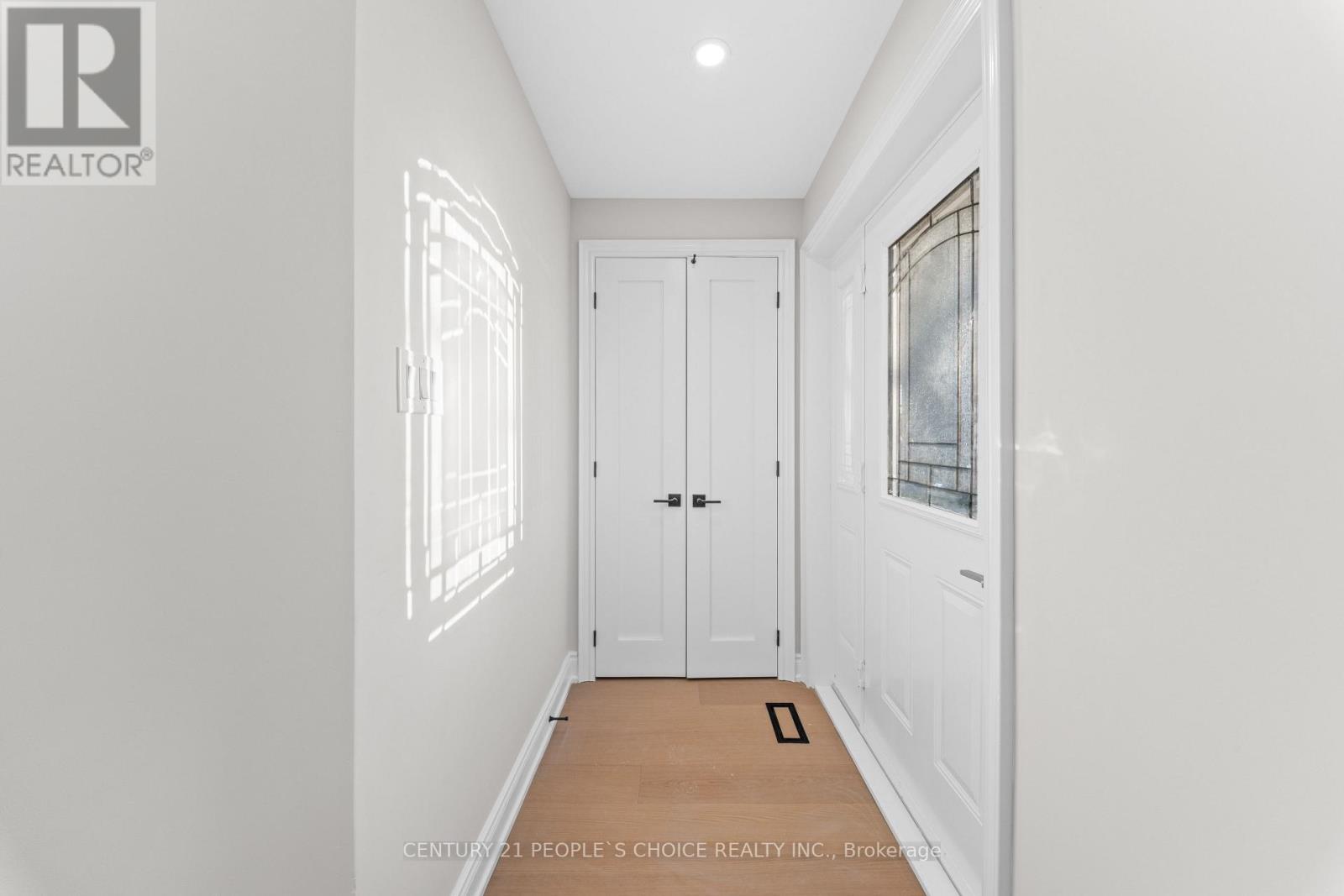 111 Verobeach Boulevard, Toronto, Ontario  M9M 1P8 - Photo 14 - W12995618