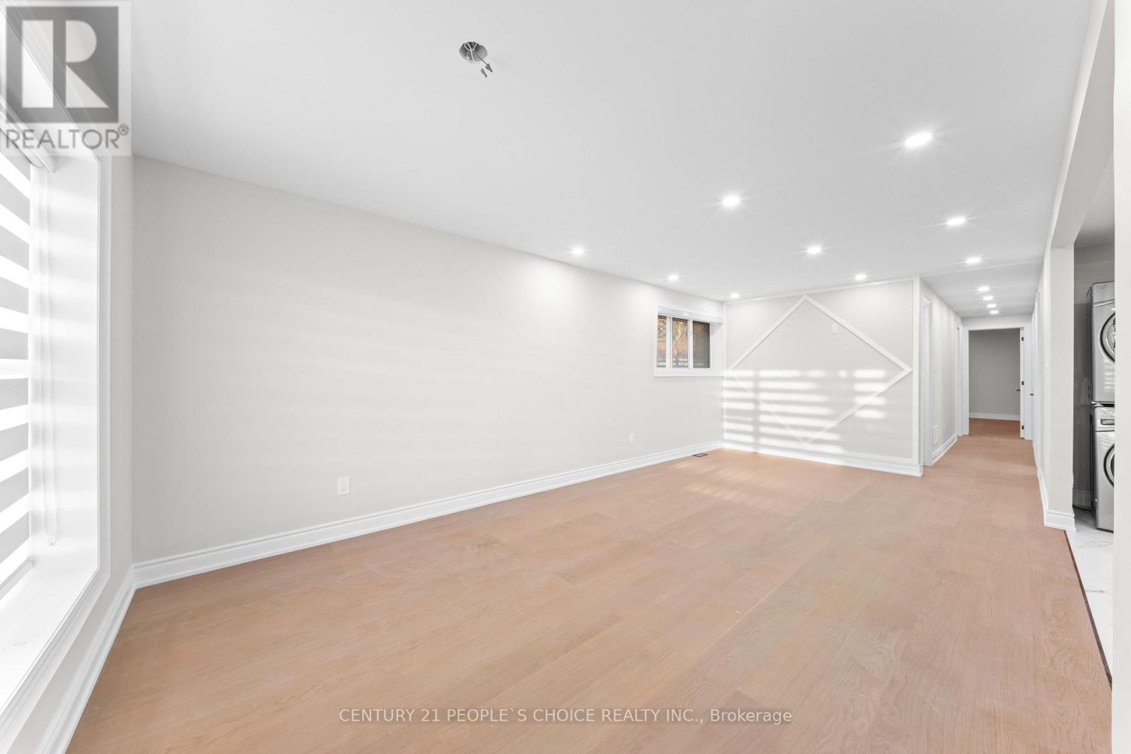 111 Verobeach Boulevard, Toronto, Ontario  M9M 1P8 - Photo 15 - W12995618