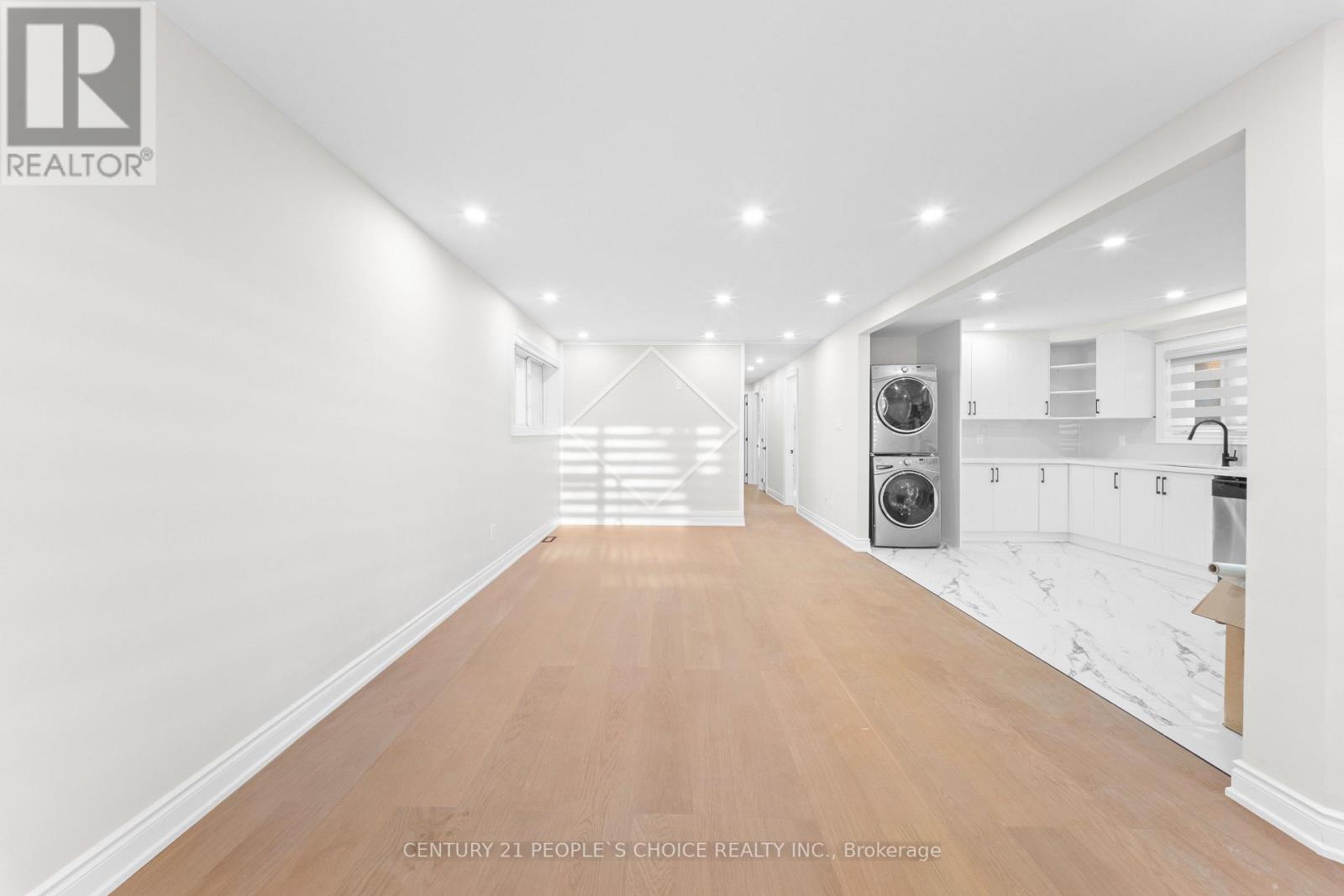 111 Verobeach Boulevard, Toronto, Ontario  M9M 1P8 - Photo 16 - W12995618