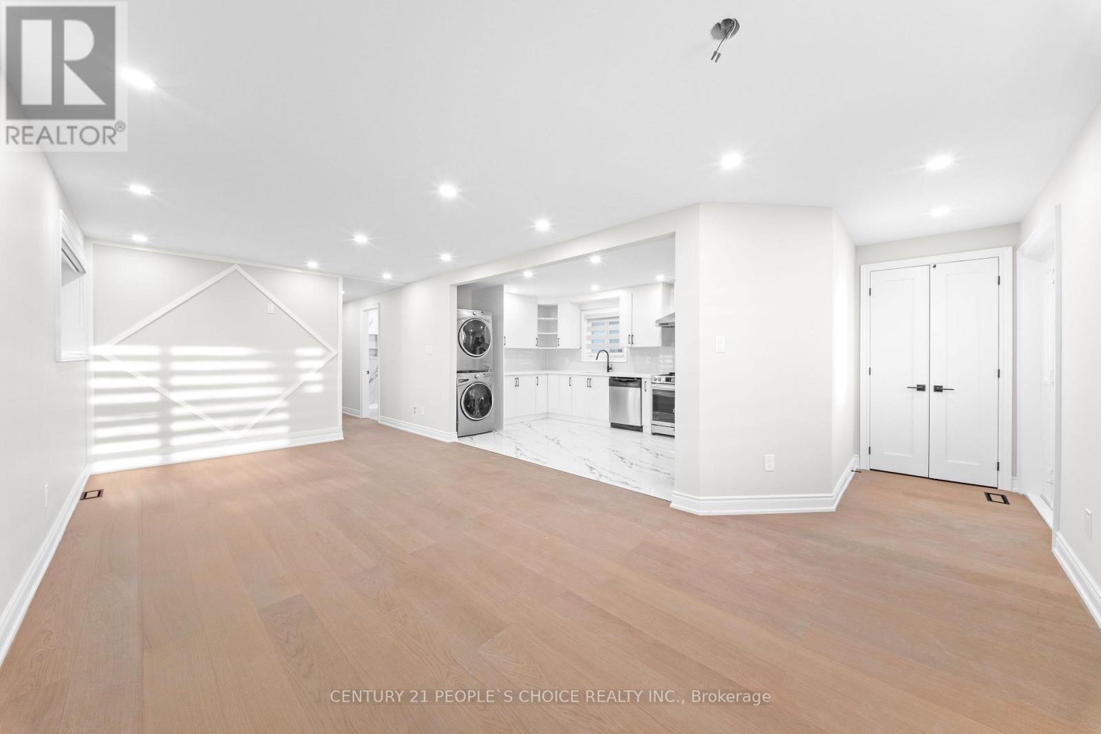 111 Verobeach Boulevard, Toronto, Ontario  M9M 1P8 - Photo 17 - W12995618