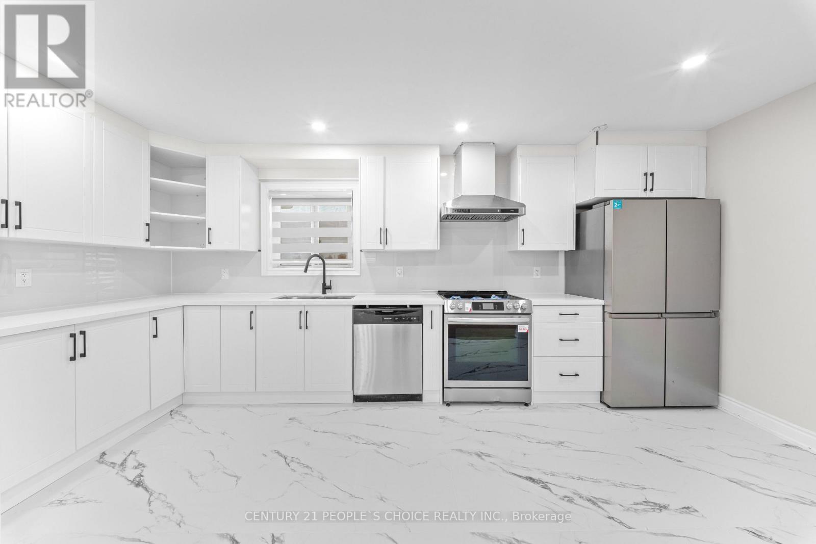 111 Verobeach Boulevard, Toronto, Ontario  M9M 1P8 - Photo 19 - W12995618