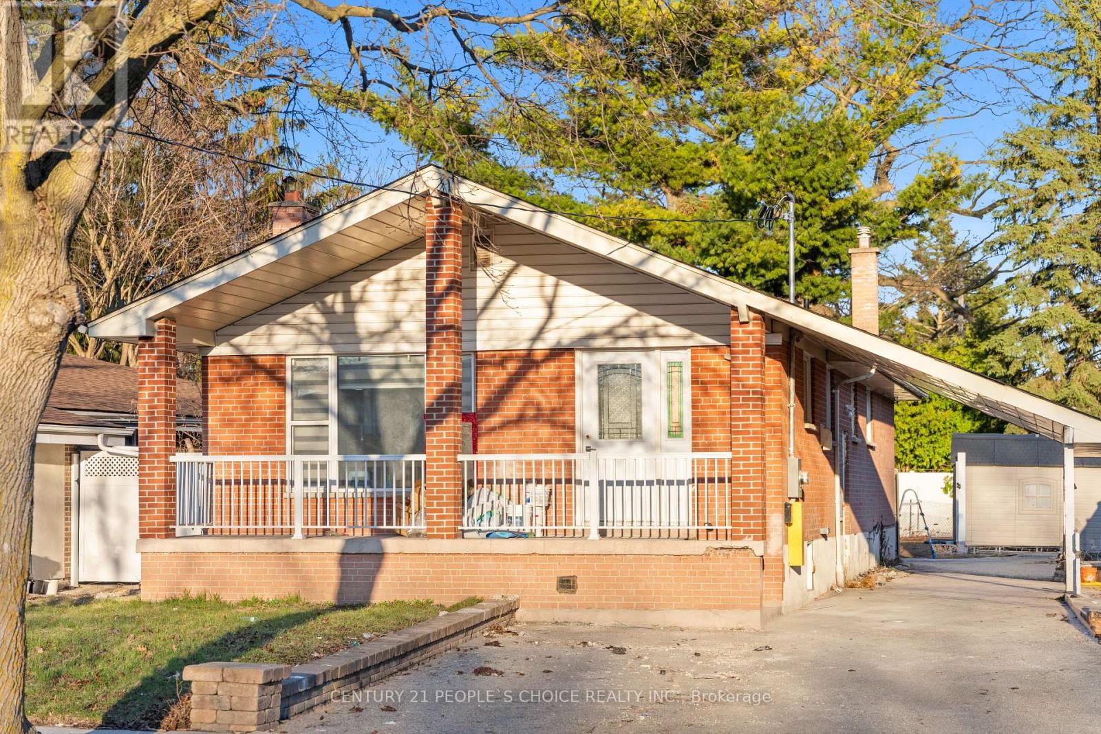 111 Verobeach Boulevard, Toronto, Ontario  M9M 1P8 - Photo 2 - W12995618