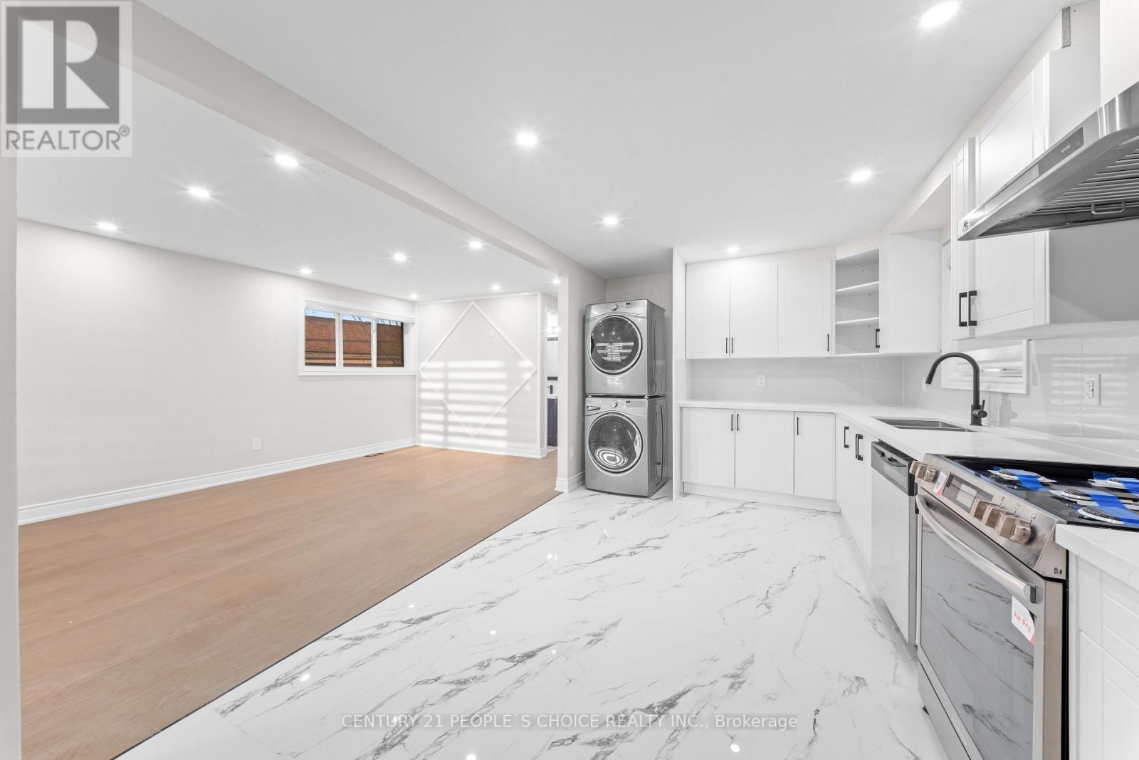 111 Verobeach Boulevard, Toronto, Ontario  M9M 1P8 - Photo 21 - W12995618