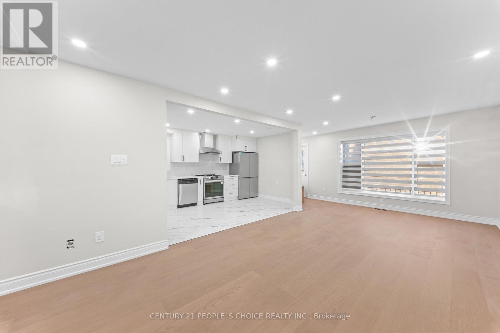 111 Verobeach Boulevard, Toronto, Ontario  M9M 1P8 - Photo 22 - W12995618