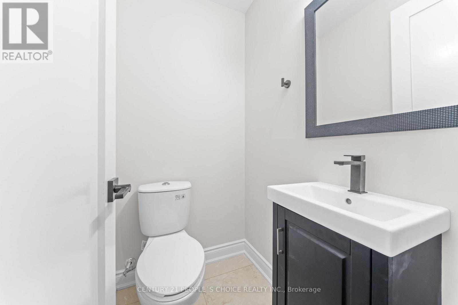 111 Verobeach Boulevard, Toronto, Ontario  M9M 1P8 - Photo 23 - W12995618