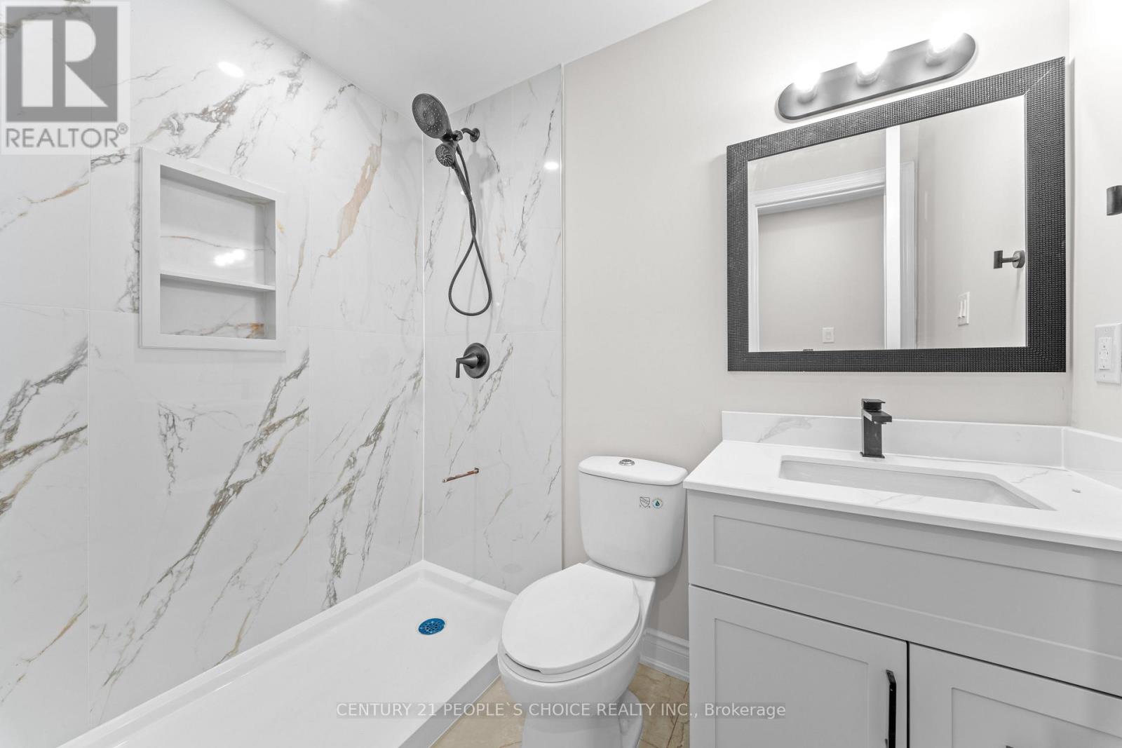 111 Verobeach Boulevard, Toronto, Ontario  M9M 1P8 - Photo 25 - W12995618