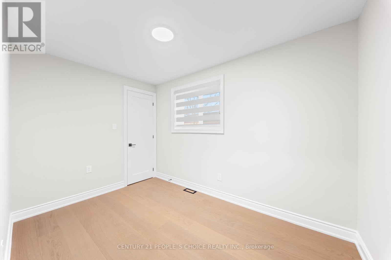 111 Verobeach Boulevard, Toronto, Ontario  M9M 1P8 - Photo 26 - W12995618