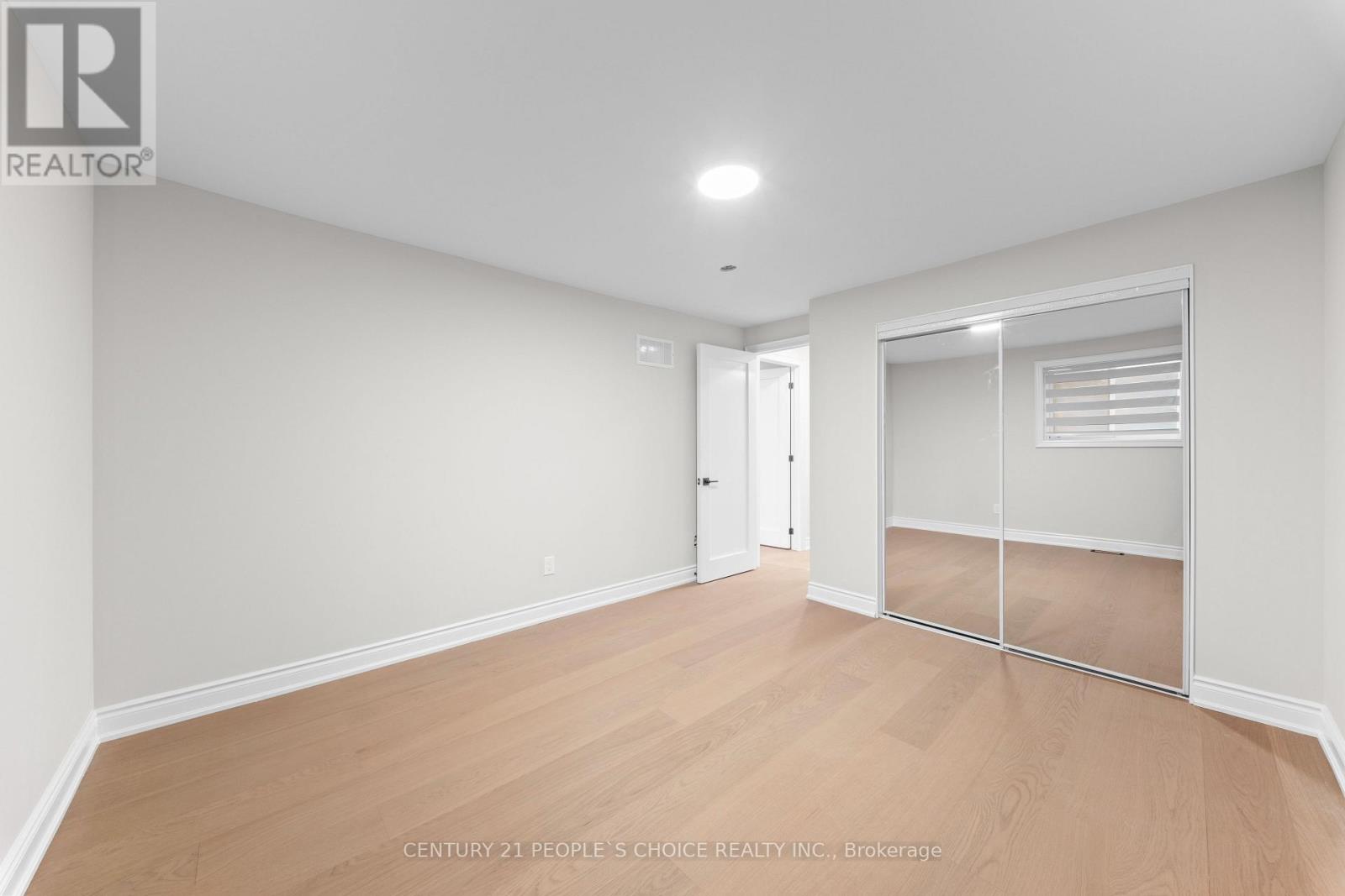 111 Verobeach Boulevard, Toronto, Ontario  M9M 1P8 - Photo 29 - W12995618