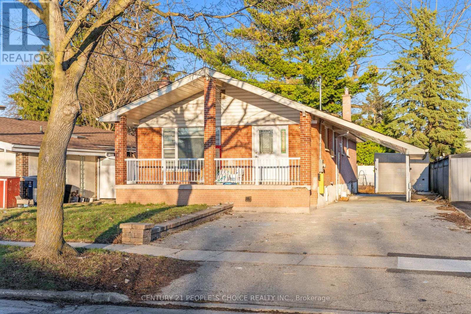 111 Verobeach Boulevard, Toronto, Ontario  M9M 1P8 - Photo 3 - W12995618