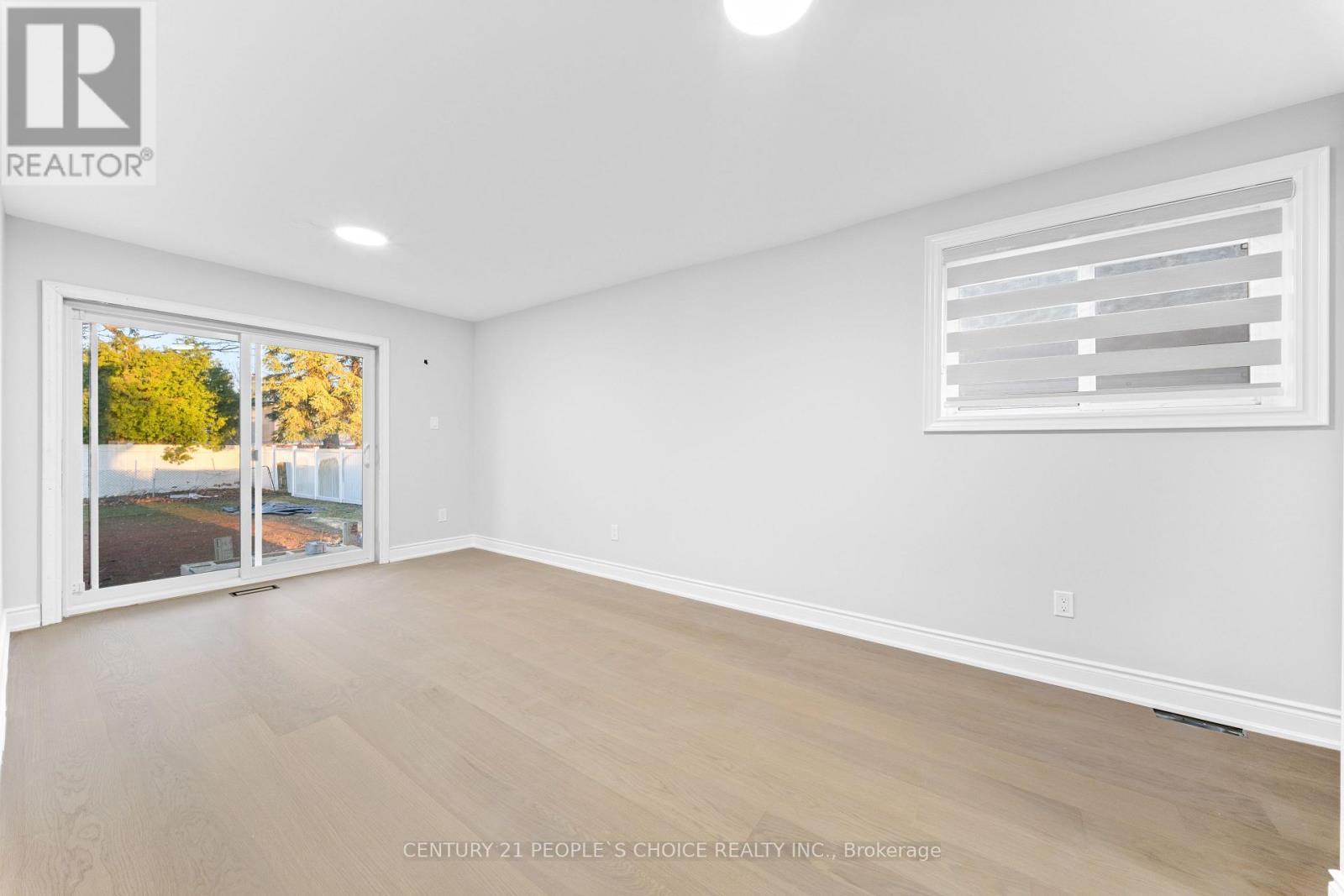 111 Verobeach Boulevard, Toronto, Ontario  M9M 1P8 - Photo 30 - W12995618