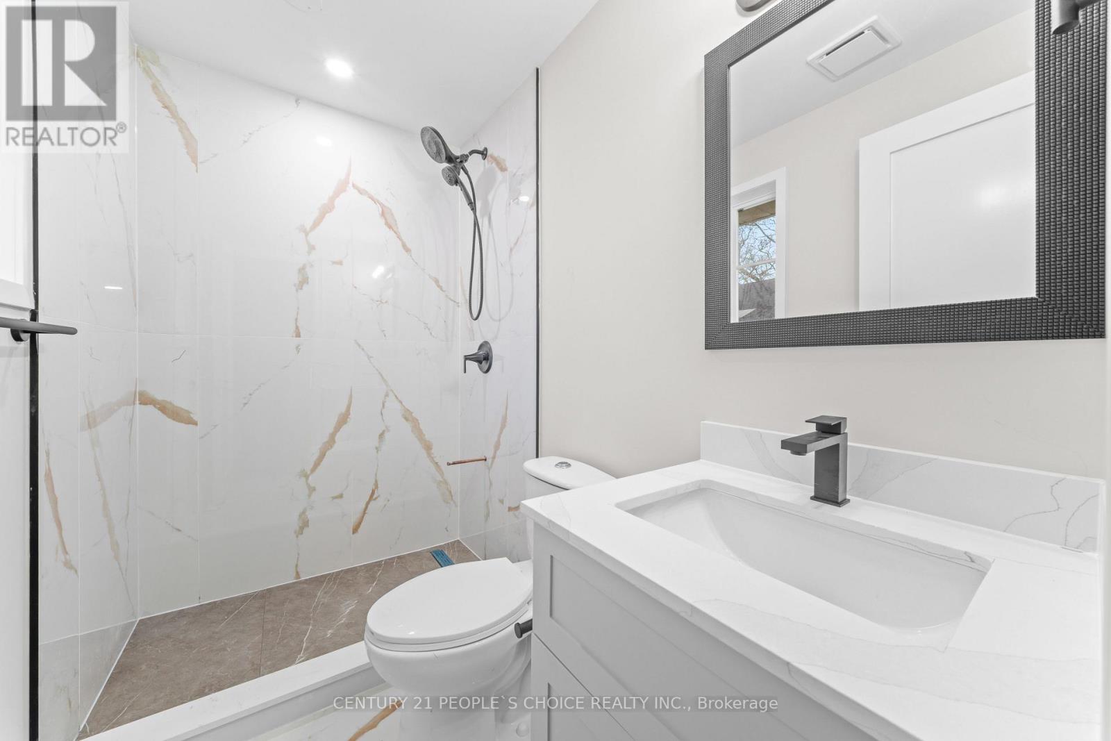 111 Verobeach Boulevard, Toronto, Ontario  M9M 1P8 - Photo 33 - W12995618