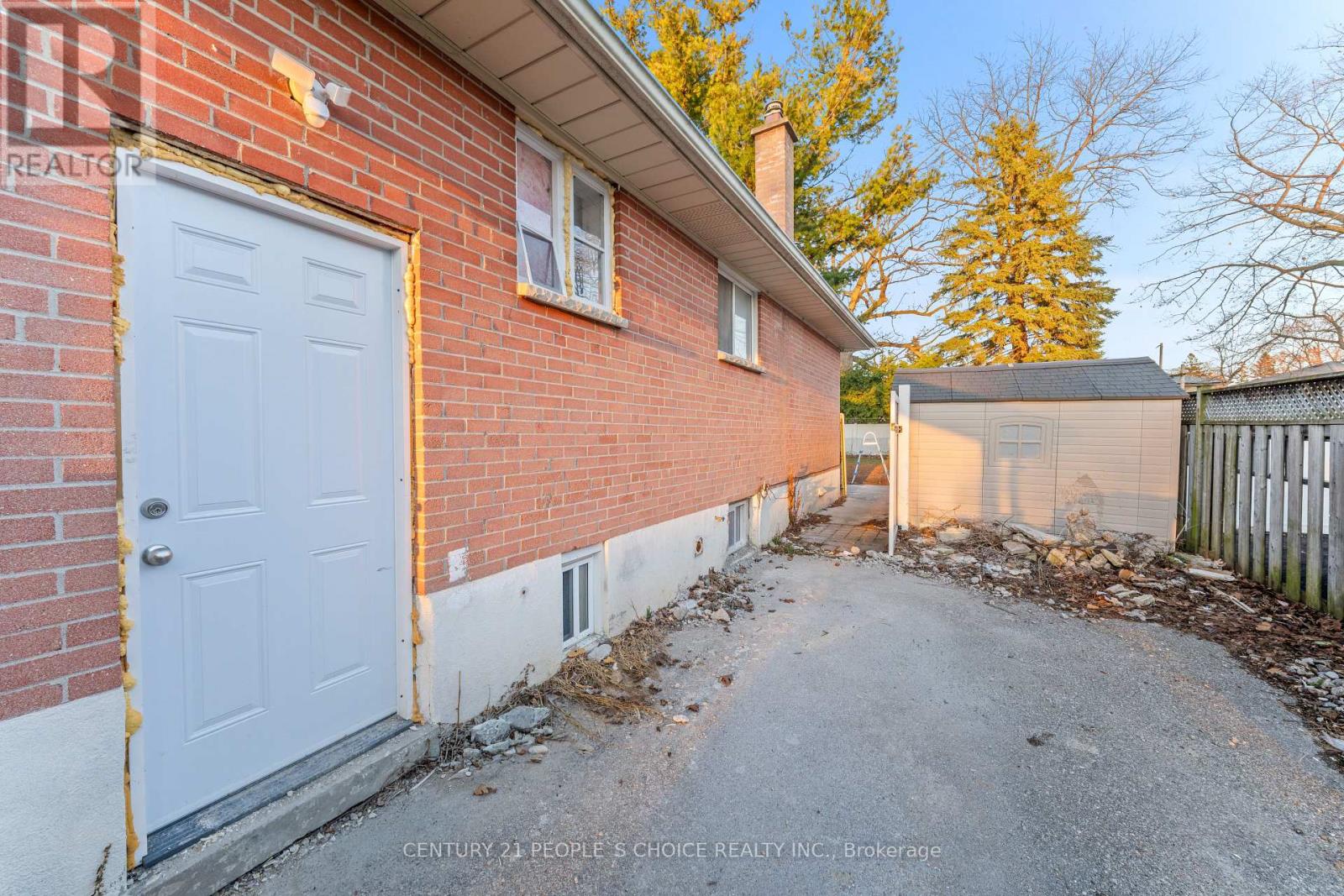 111 Verobeach Boulevard, Toronto, Ontario  M9M 1P8 - Photo 34 - W12995618