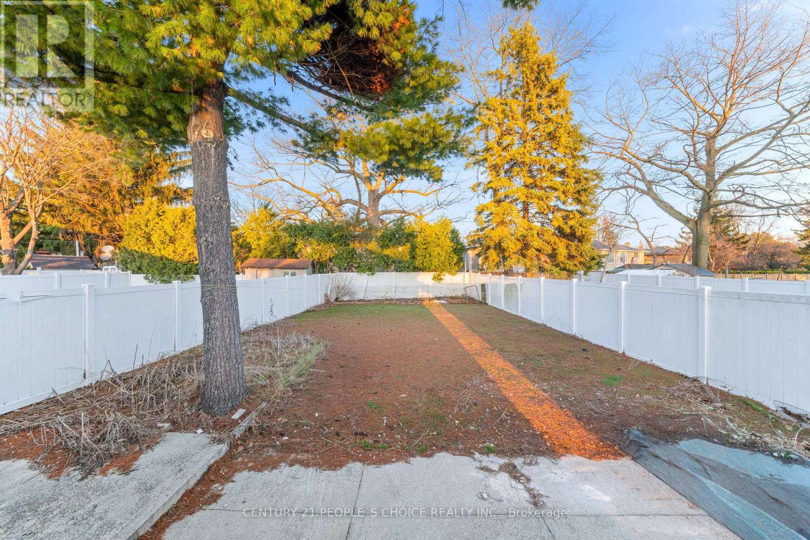 111 Verobeach Boulevard, Toronto, Ontario  M9M 1P8 - Photo 35 - W12995618