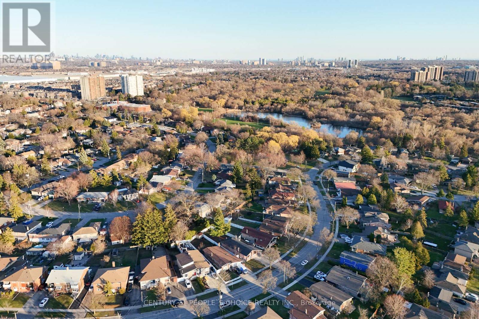 111 Verobeach Boulevard, Toronto, Ontario  M9M 1P8 - Photo 6 - W12995618