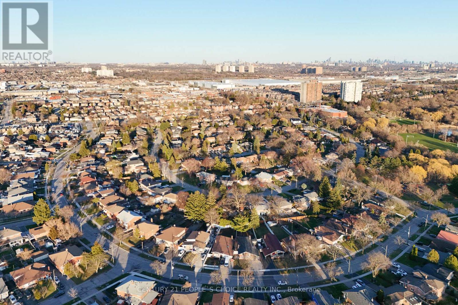 111 Verobeach Boulevard, Toronto, Ontario  M9M 1P8 - Photo 8 - W12995618