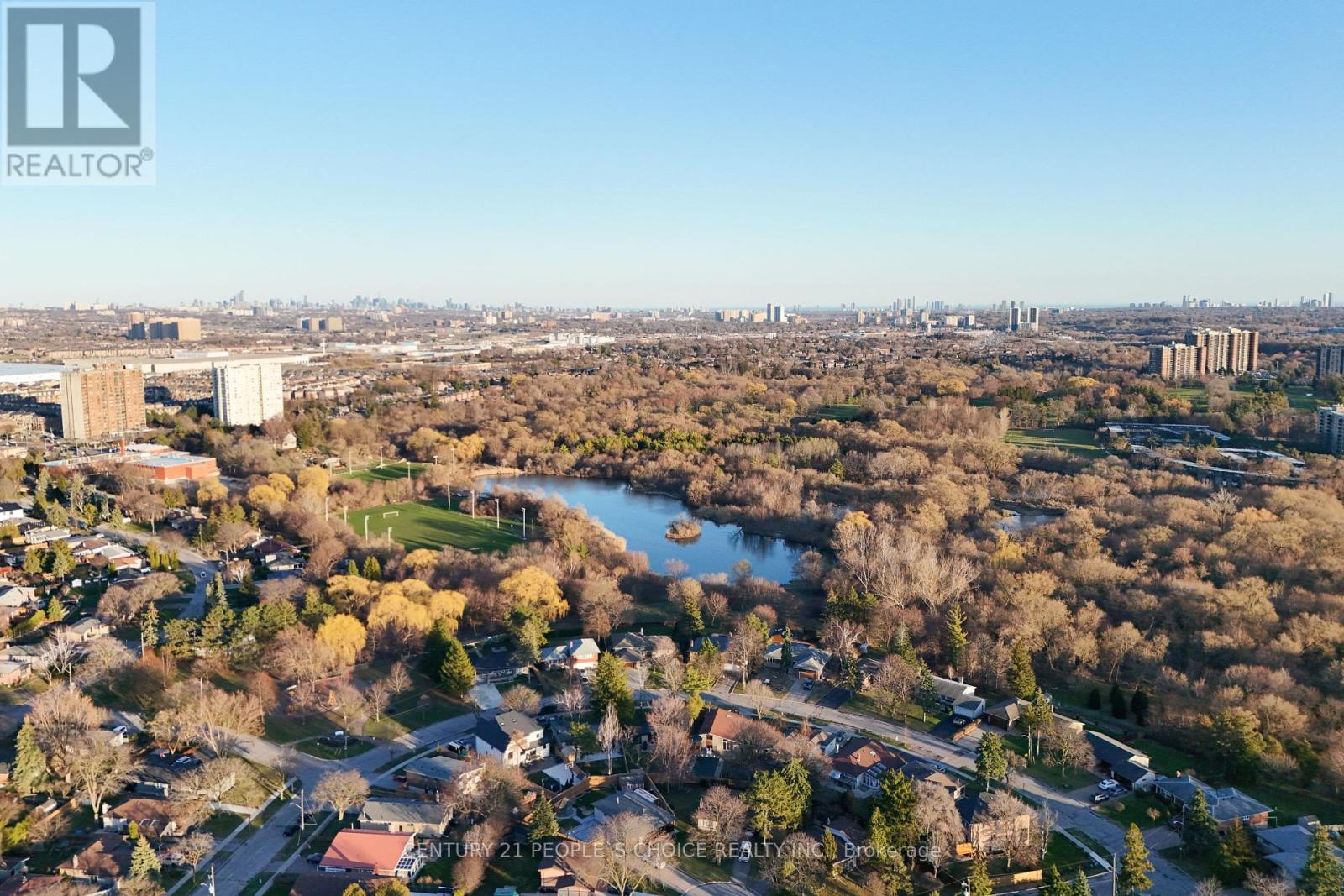 111 Verobeach Boulevard, Toronto, Ontario  M9M 1P8 - Photo 9 - W12995618