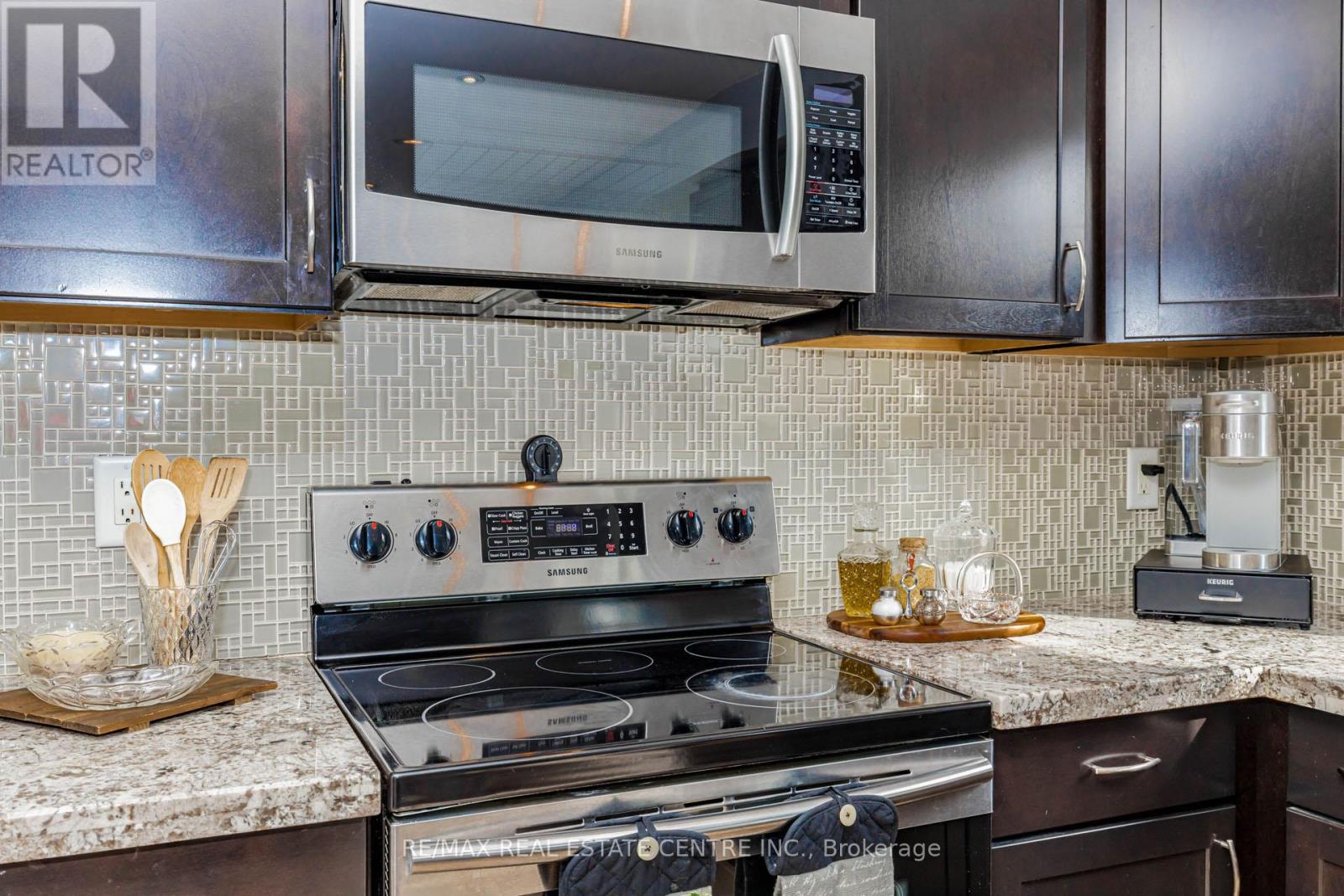 60 Native Landing, Brampton, Ontario  L6X 5B1 - Photo 10 - W12995632