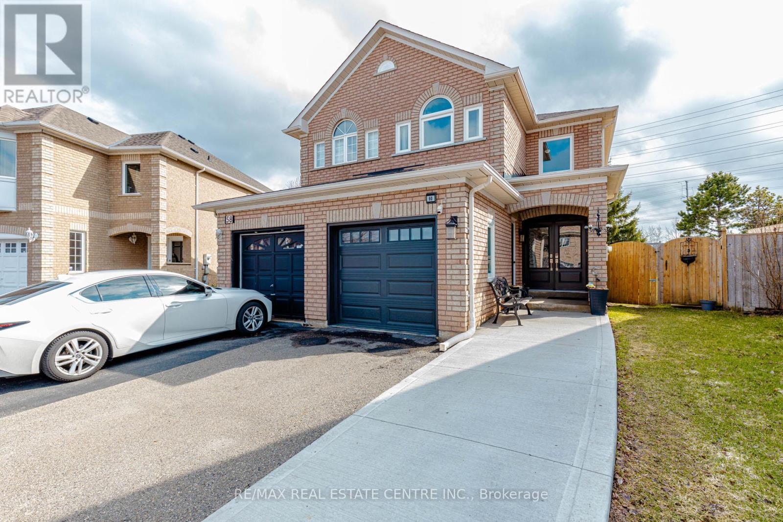 60 Native Landing, Brampton, Ontario  L6X 5B1 - Photo 2 - W12995632